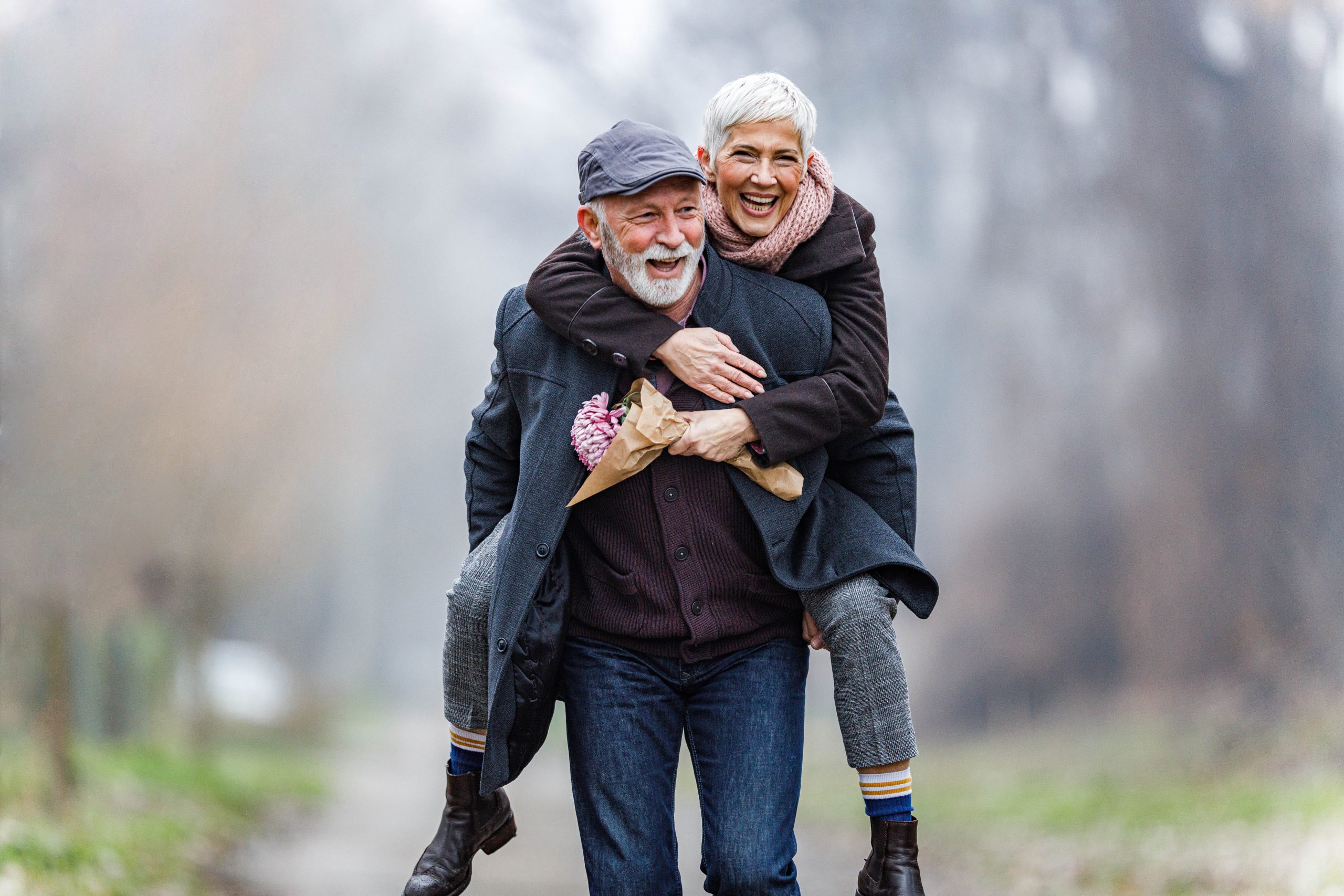 Agosto es un mes complejo para la salud del adulto mayor